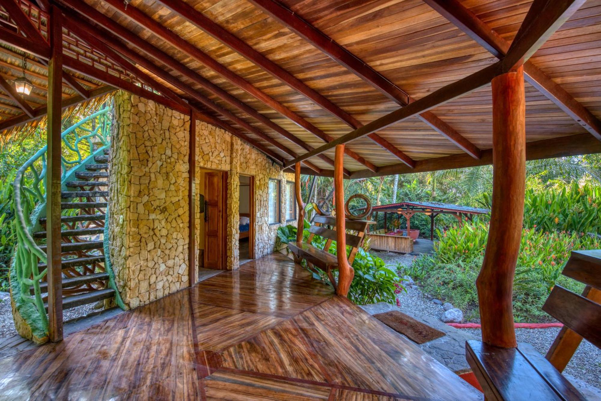Tree House Beachfront Lodge Puerto Viejo de Talamanca Eksteriør billede